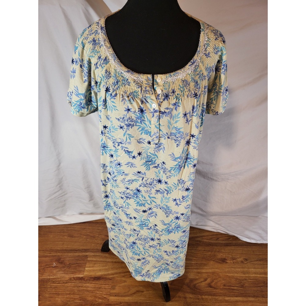 ARIA Collection Ladies Blue Floral Nightgown w/Smocking‎ & Lace Size L